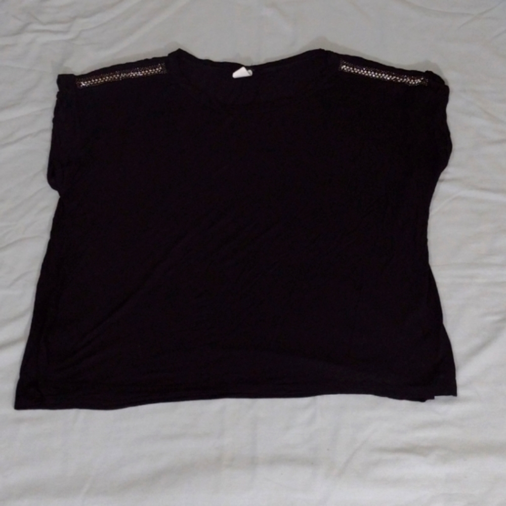 ⭐2 for $15⭐ Black embellished sleeved top